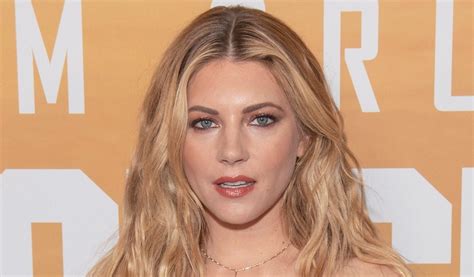 Big Sky Star Katheryn Winnick Shares Swimwear。